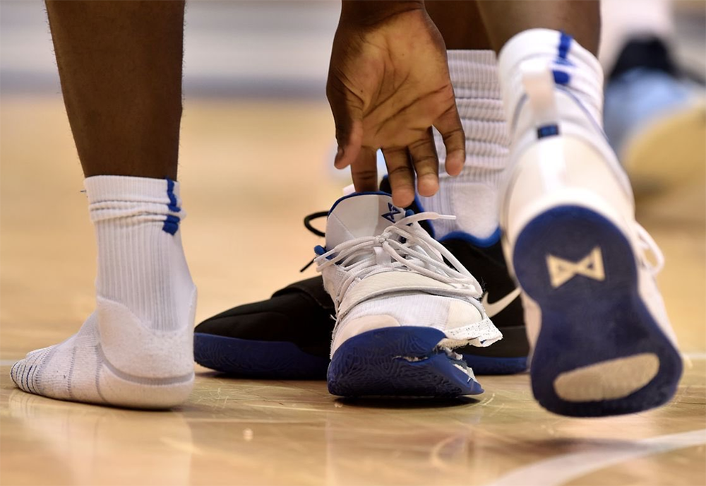 Chiếc giày bị nổ của Zion Williamson bị thổi lên mức giá không tưởng Chiếc giày bị nổ của Zion Williamson bị thổi lên mức giá không tưởng